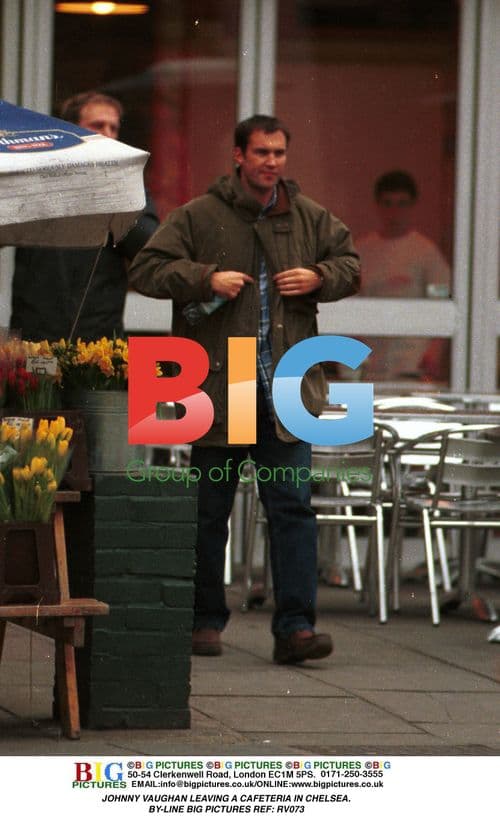 JOHNNY VAUGHAN LEAVING CHELSEA CAFETERIA
