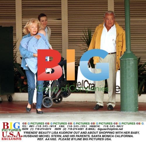 Lisa Kudrow out shopping with family