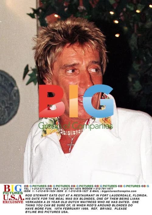 Rod Stewart Dines with Blondes in Florida