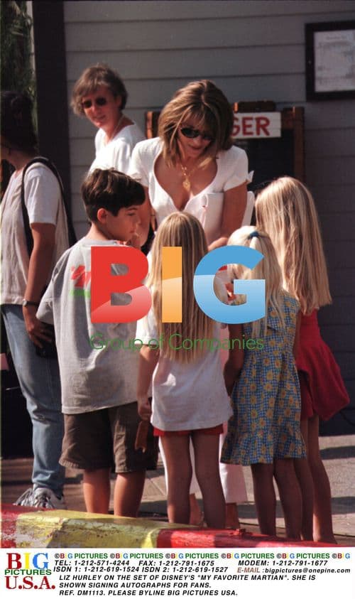 Liz Hurley on "My Favorite Martian" Set