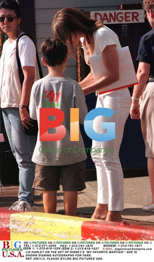 Liz Hurley Signs Autographs on "My Favorite Martian" Set