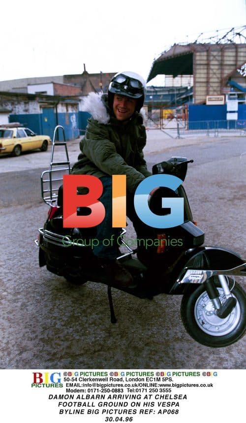DAMON ALBARN ARRIVING BY VESPA