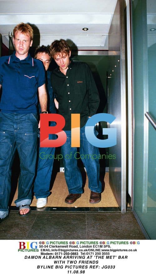 DAMON ALBARN ARRIVING AT 'THE MET' BAR