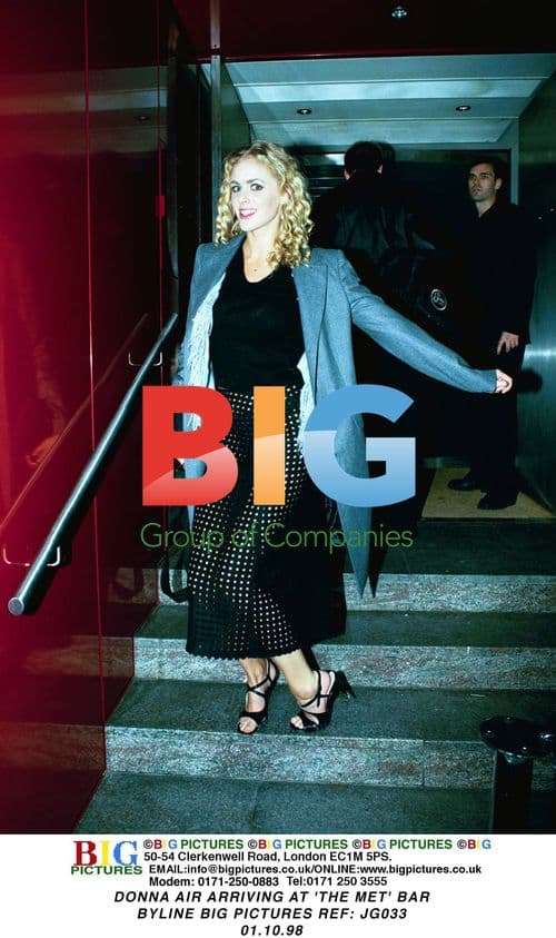 DONNA AIR AT THE MET BAR