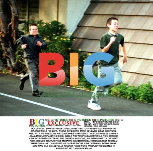 Mel Gibson Takes Family to Church