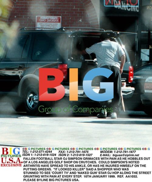 OJ Simpson Hobbles on Crutches