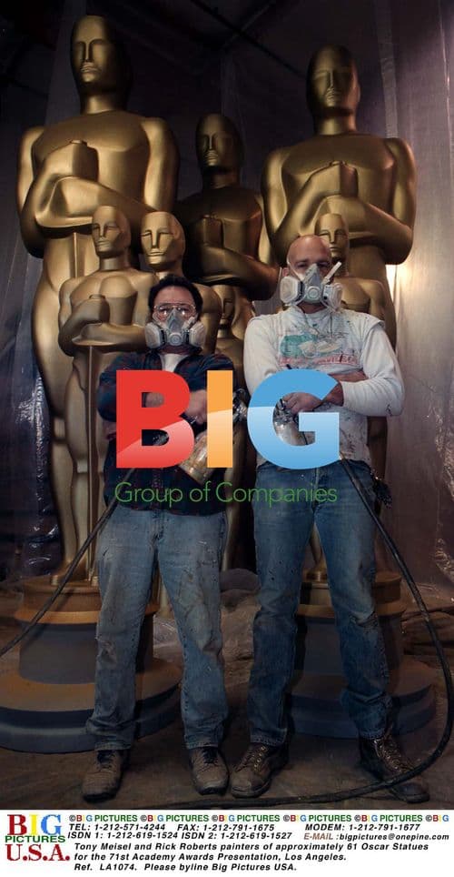 Painters of Oscar Statues for 71st Academy Awards