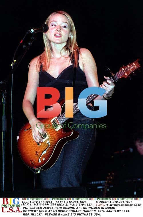 Jewel Performing at Women in Music Concert