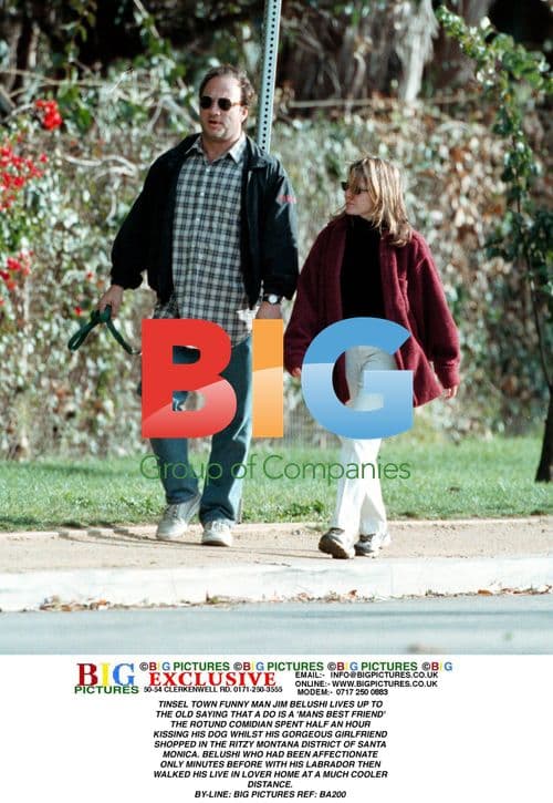 JIM BELUSHI KISSES DOG IN PUBLIC