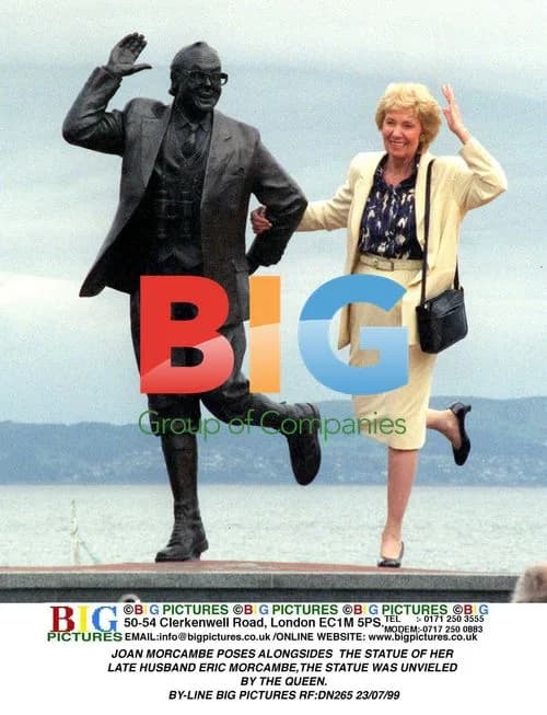 Joan Morcambe poses with Eric Morcambe statue