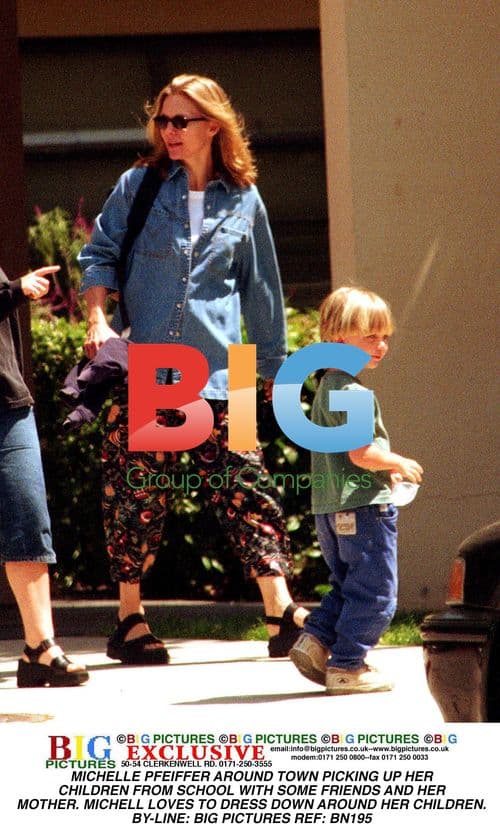 Michelle Pfeiffer picks up kids with friends and mom