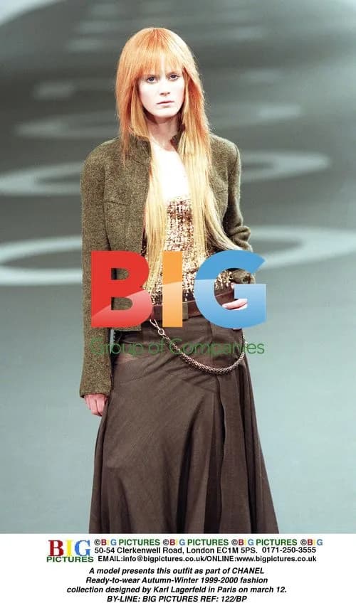 CHANEL Ready-to-wear 1999-2000 Fashion Show