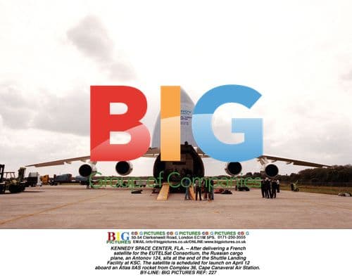 Russian cargo plane with French satellite at KSC