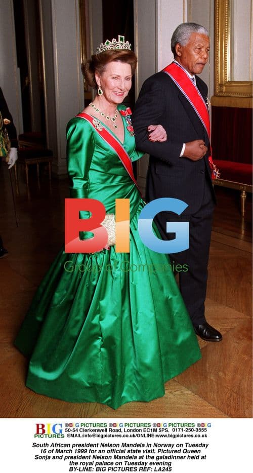 Nelson Mandela and Queen Sonja at state dinner in Oslo