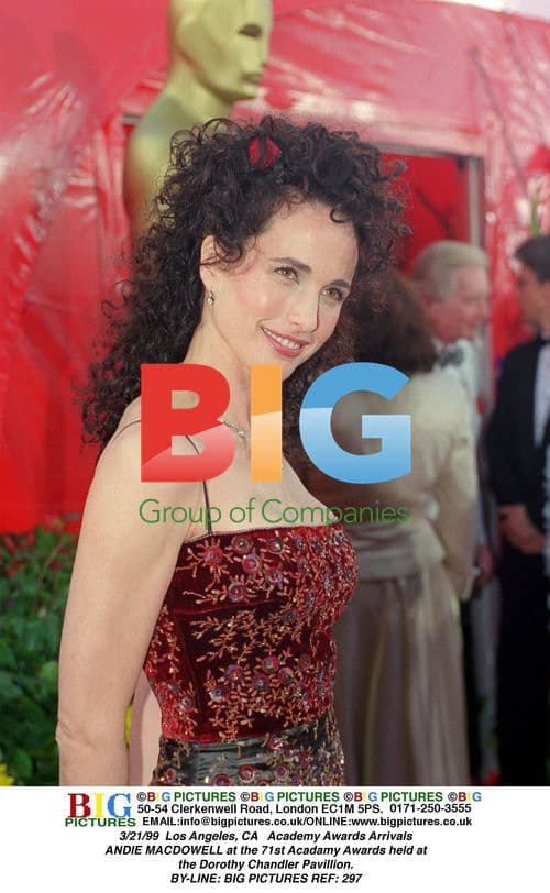 Andie MacDowell at 71st Academy Awards