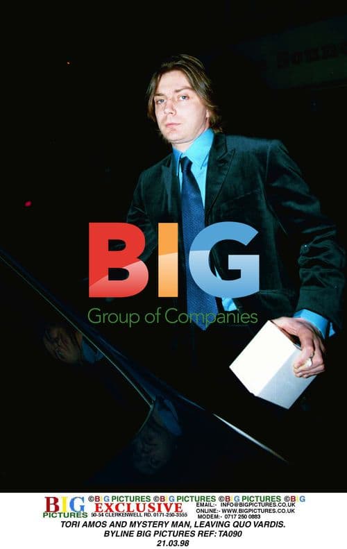 Tori Amos and mystery man leaving Quo Vardis