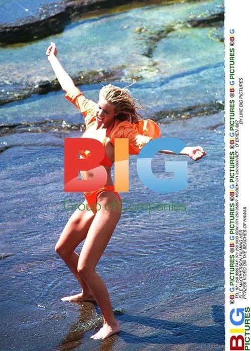 ELLE MACPHERSON FILMING FITNESS VIDEO IN HAWAII