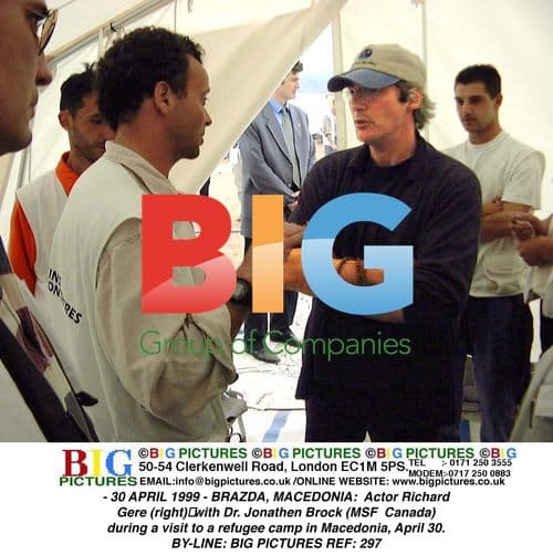 Richard Gere visits refugee camp in Macedonia