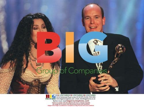 Cher Receives Lifelong Contribution Award