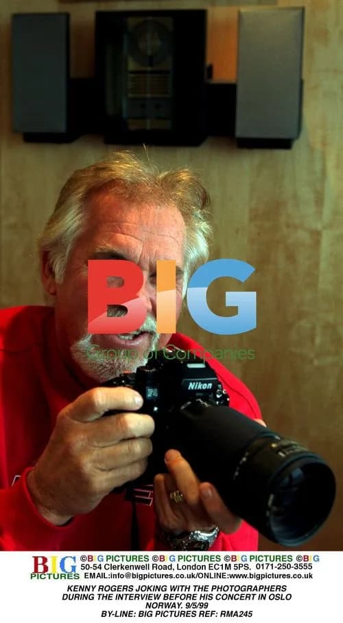 Kenny Rogers Joking With Photographers