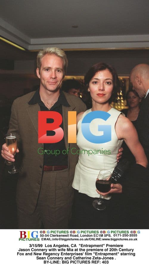 Jason Connery and wife Mia at 'Entrapment' premiere