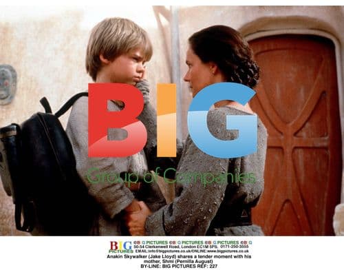 Anakin and Shmi Skywalker share tender moment