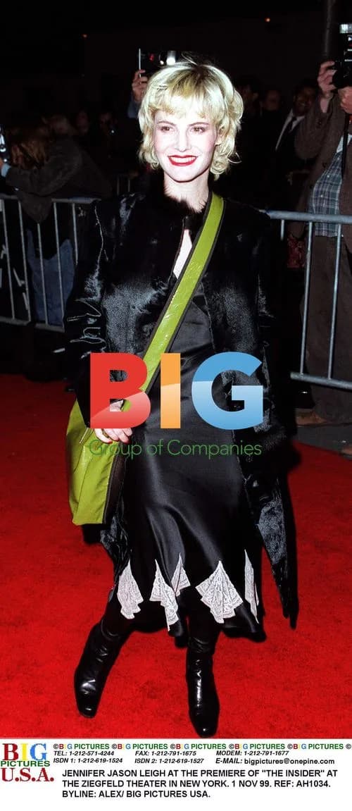 Jennifer Jason Leigh at 'The Insider' Premiere