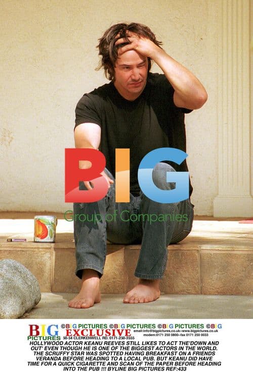 Keanu Reeves Enjoys Casual Breakfast