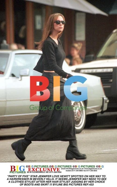 Jennifer Love Hewitt Spotted in Beverly Hills