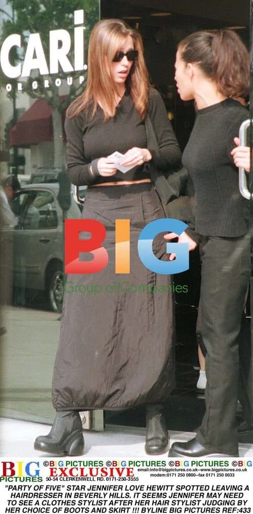Jennifer Love Hewitt Leaves Beverly Hills Hairdresser