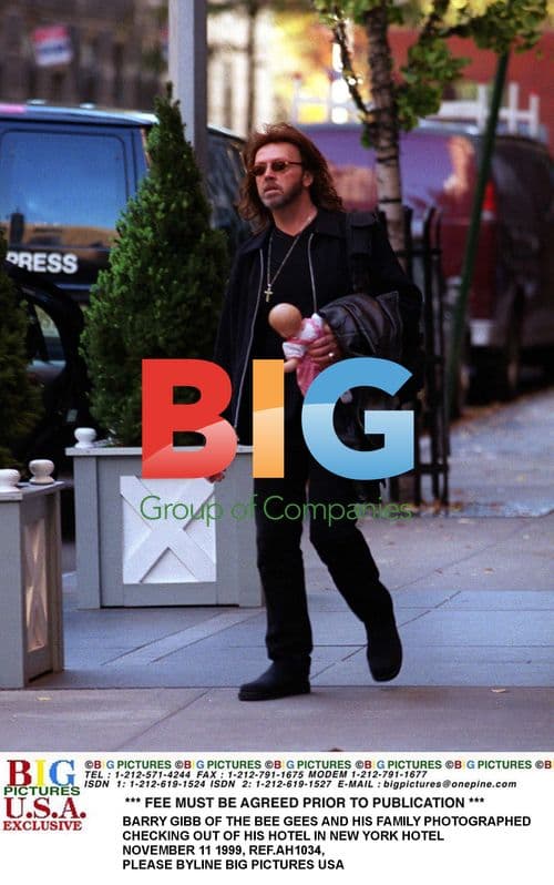 Barry Gibb and Family Checking Out