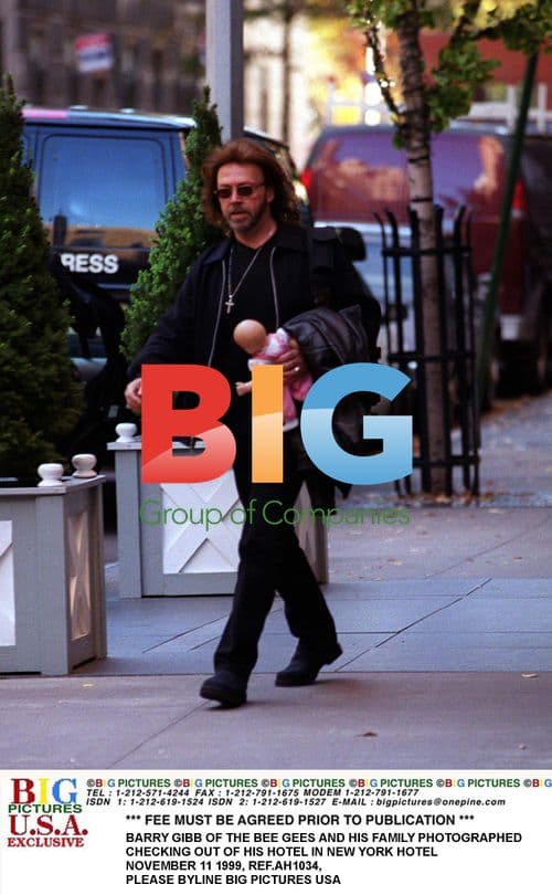 Barry Gibb and family check out of NY hotel