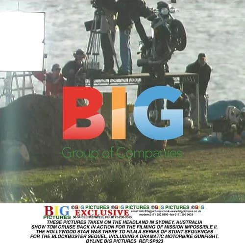 Tom Cruise films MI2 stunt sequences
