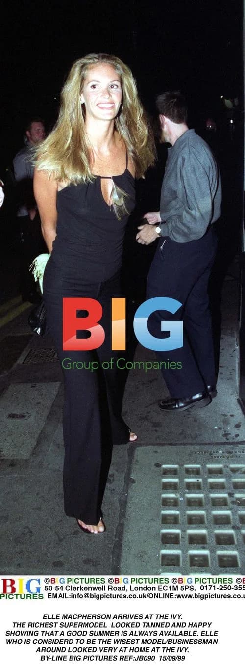 Elle Macpherson Arrives at The Ivy