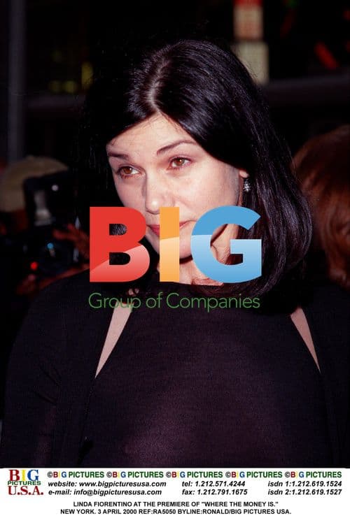 Linda Fiorentino at "Where the Money Is" premiere