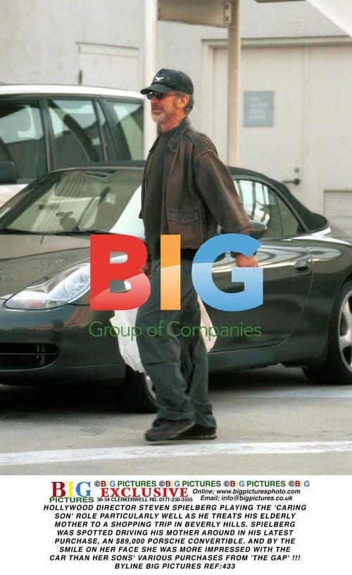 Spielberg Takes Mother Shopping in Convertible