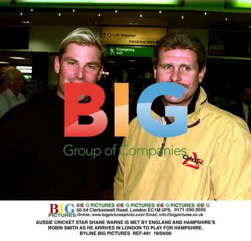 Shane Warne Arrives in London for Hampshire
