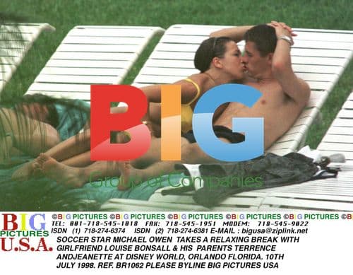 MICHAEL OWEN TAKES DISNEY WORLD BREAK WITH GIRLFRIEND