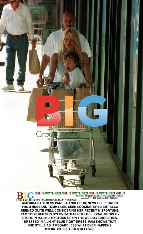 Pamela Anderson Shopping in Malibu