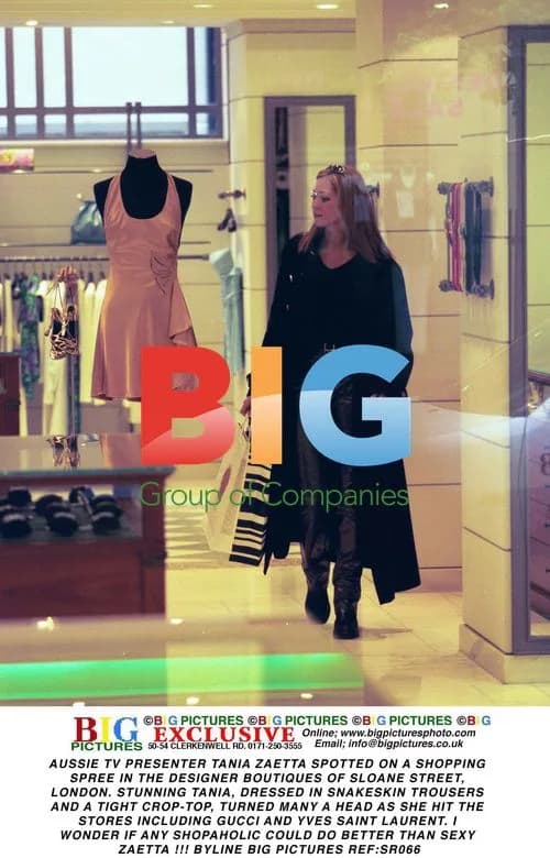 Aussie TV Presenter Tania Zaetta Shopping in London