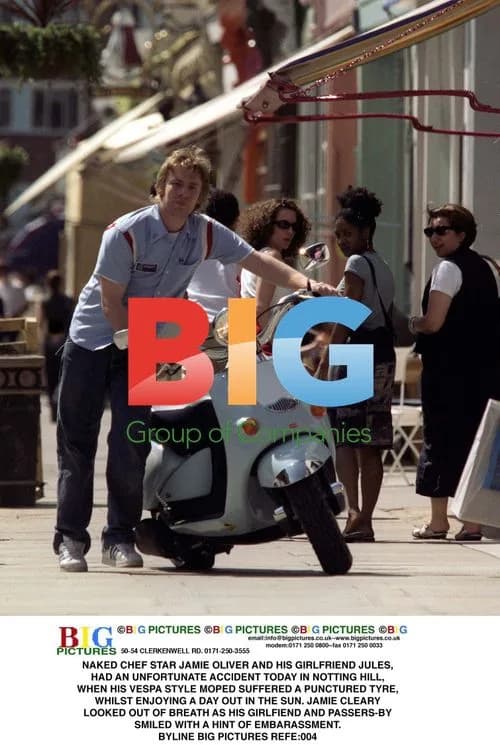 JAMIE OLIVER AND GF HAVE MOPED MISHAP