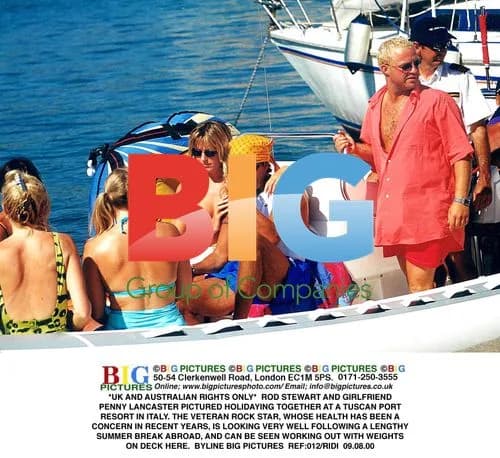 Rod Stewart and Penny Lancaster Vacation in Italy