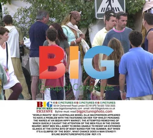 Elle Macpherson struggles with top at Ibizan market