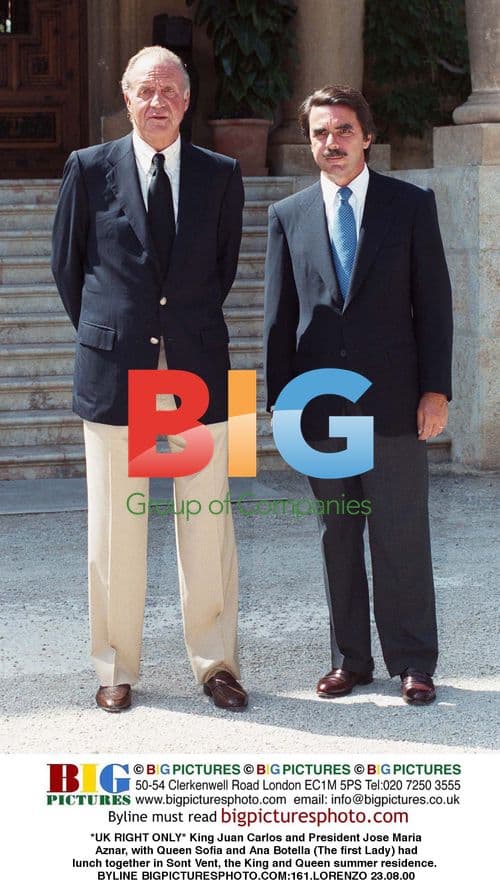 King Juan Carlos and Spanish officials at summer residence