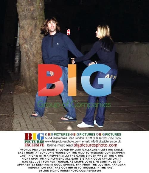Liam Gallagher menaces photographer with pepper mill