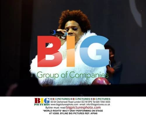 Macy Gray Performing at V2000