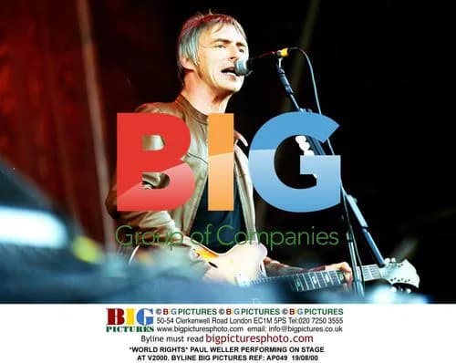 Paul Weller Performing at V2000