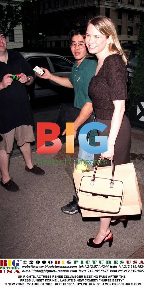 Renee Zellweger Meets Fans After "Nurse Betty" Junket
