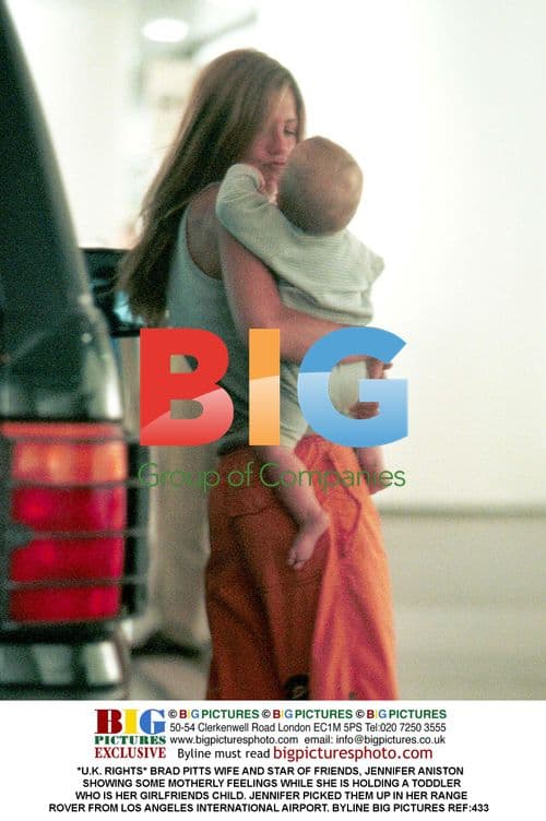 Jennifer Aniston with Toddler at LAX