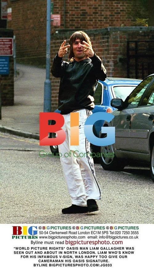 Liam Gallagher gives trademark V-sign
